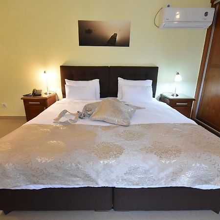 Hotel Ellena Херцег Нови Екстериор снимка