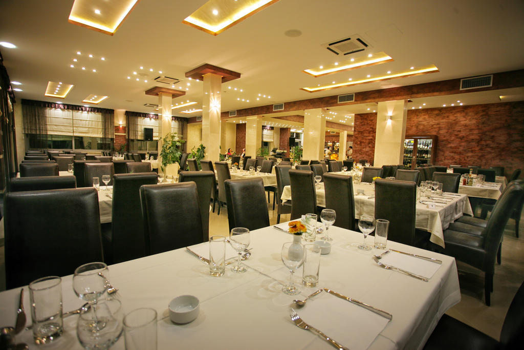 Hotel Ellena Херцег Нови Екстериор снимка