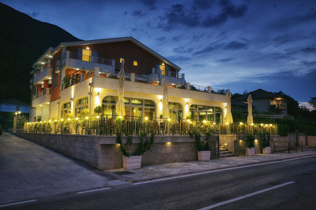 Hotel Ellena Херцег Нови Екстериор снимка