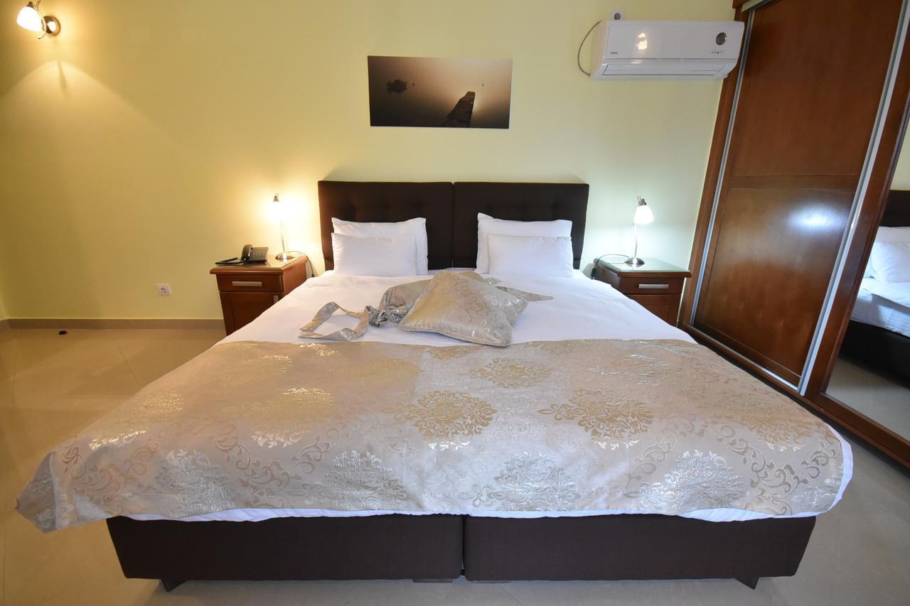 Hotel Ellena Херцег Нови Екстериор снимка